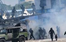 FOTO: Aksi Spektakuler Prajurit TNI di Monas: Tarung di Atas Tank dan Penyelamatan Sandera Warnai HUT ke-80 TNI