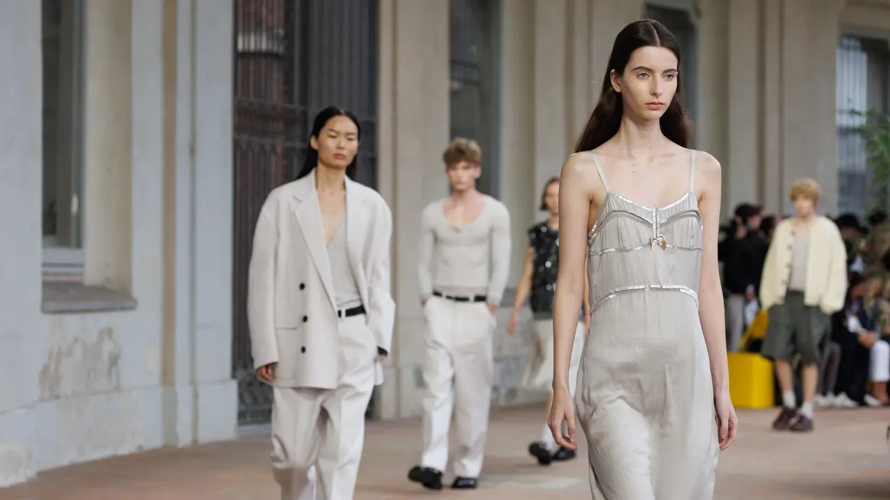 Onitsuka Tiger Menghadirkan Gaya Unik di Milan Fashion Week dengan Koleksi Spring/Summer 2025 yang Edgy dan Trendy