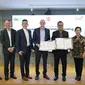 Momen Memorandum of Understanding (MoU) yang ditandatangani oleh Direktur Strategic Portfolio Telkom, Budi Setyawan Wijaya, dan Senior Vice President APCJ, Adam Judd, di Jakarta, Senin (29/4).