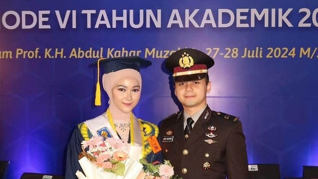 Potret Tampan Iptu Jevo Batara Berseragam Polri, Senyum Bahagia Dampingi Pujaan Hati Wisuda