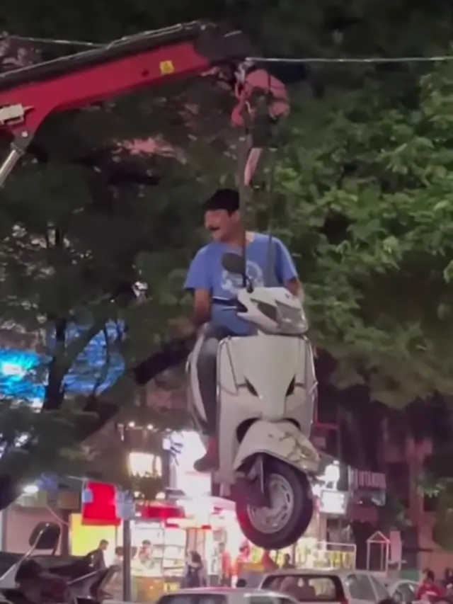 Pria Ini Melayang Tunggangi Motor Ditilang