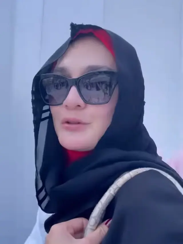Luna Maya di Masjidil Haram