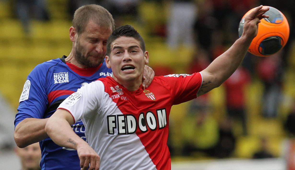 James Rodriguez. Gelandang serang Kolombia berusia 30 tahun yang kini bermain bersama Al Rayyan sejak awal musim 2021/2022 lalu, pernah berseragam AS Monaco selama 1 musim pada 2013/2014 usai didatangkan dari FC Porto. Ia total tampil dalam 38 laga di semua ajang dengan torehan 10 gol dan 14 assist. Real Madrid pun kepincut dan AS Monaco melepasnya dengan nilai transfer 75 juta euro atau setara Rp1,15 triliun. (AFP/Jean Christophe Magnenet)