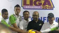 Putri Pertamina Energi Vs Elektrik PLN membuka Proliga 2018. (Bola.com/Ronald Seger)