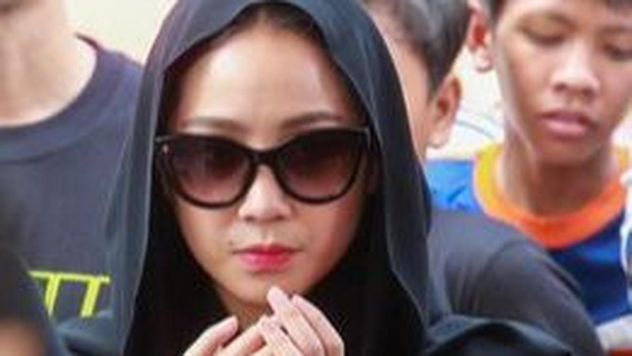 Momen Nagita Slavina saat Hadir di Pemakaman Ibunda Jeje Govinda, Beri Pelukan untuk Adik Iparnya yang sedang Berduka