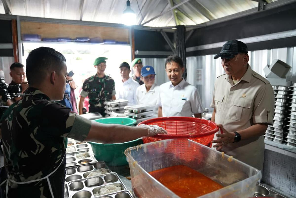 Menhan Sjafrie Tinjau Yonif Teritorial Pembangunan