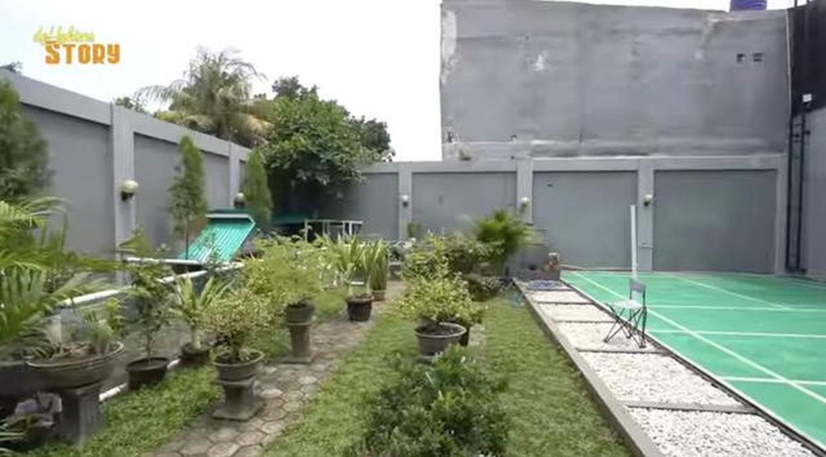 Tinggal di Gang Sempit, Ini 8 Potret Kebun dan Kandang Hewan di Rumah Ayu Ting Ting