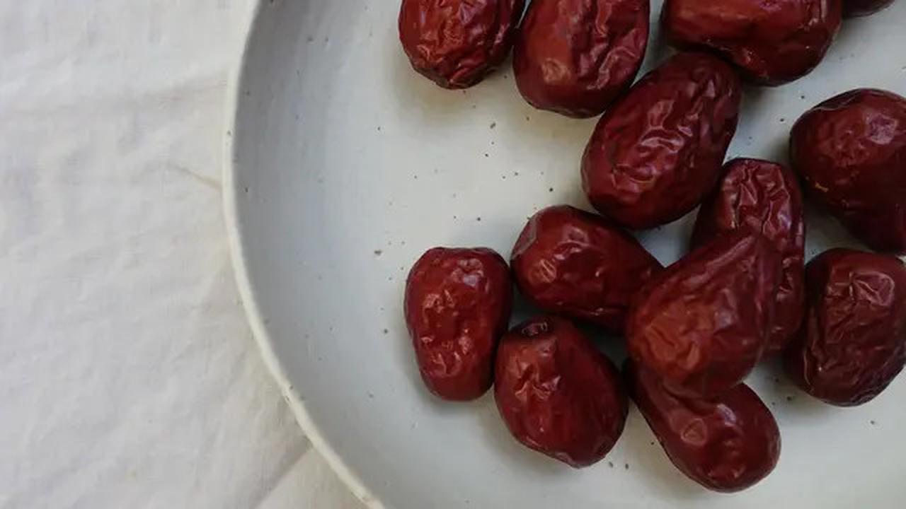 Mengolah Kurma Jadi Sirup, Minuman Manis dan Segar untuk Berbuka Puasa