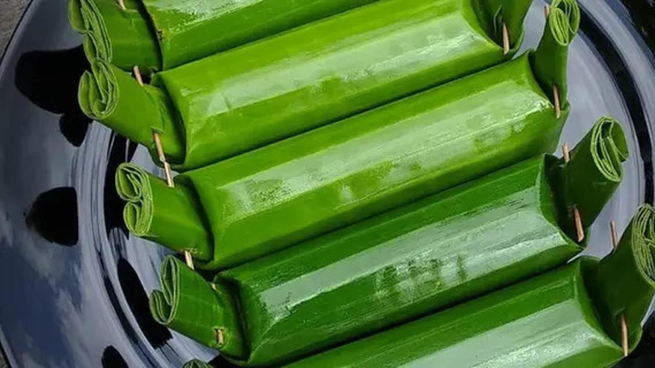 Cara Praktis Membuat Lontong Daun Pisang Pulen dan Enak Tanpa Direbus