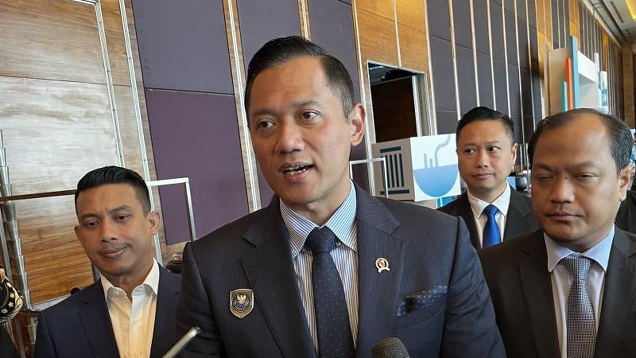 Bukan Gerbong Kereta Perokok, AHY Tegaskan Prioritas Utama Pemerintah adalah Konektivitas Transportasi Nasional