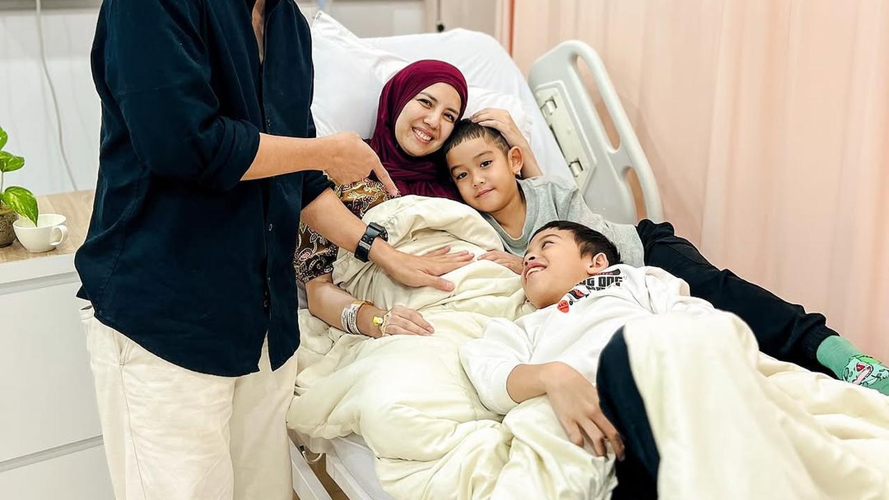 Momen Tya Ariestya Jalani Operasi Pengangkatan Polip, Suami dan Anak Turut Menemani
