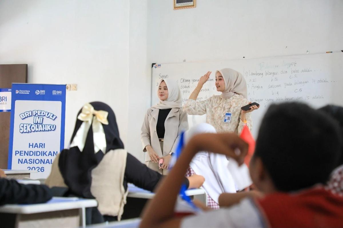 Hari Pendidikan Nasional, BRI Peduli Gelar Kelas Inspirasi hingga Berbagi Alat Tulis di SDN 104 Langensari Bandung