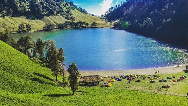5 Danau Cantik di Jalur Pendakian Gunung Semeru, Bak Serpihan Surga ...