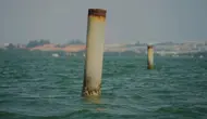 Misteri Pancang-Pancang Beton Laut Batam