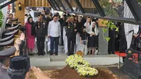 Meriyati Hoegeng Dianugerahkan Tanda Kehormatan Bintang Bhayangkara Pratama