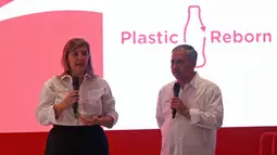 President Asean Business The Coca-Cola Company Claudia Lorenzo saat peluncuran Plastic Reborn 2.0 di Jakarta, Rabu (17/7/2019). Plastic Reborn 2.0 sebuah lanjutan dari program kolaborasi yang mendorong terbangunnya ekosistem ekonomi sirkular yang meminimalisir limbah. (Liputan6.com/Herman Zakharia)