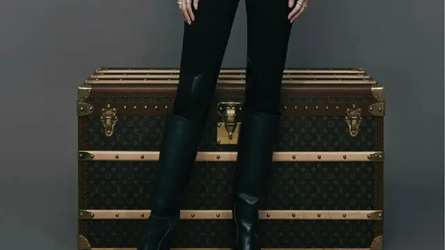 Shin Min Ah Resmi Jadi Duta Louis Vuitton, Bergaya dengan Sepatu Bot Rp42 Juta