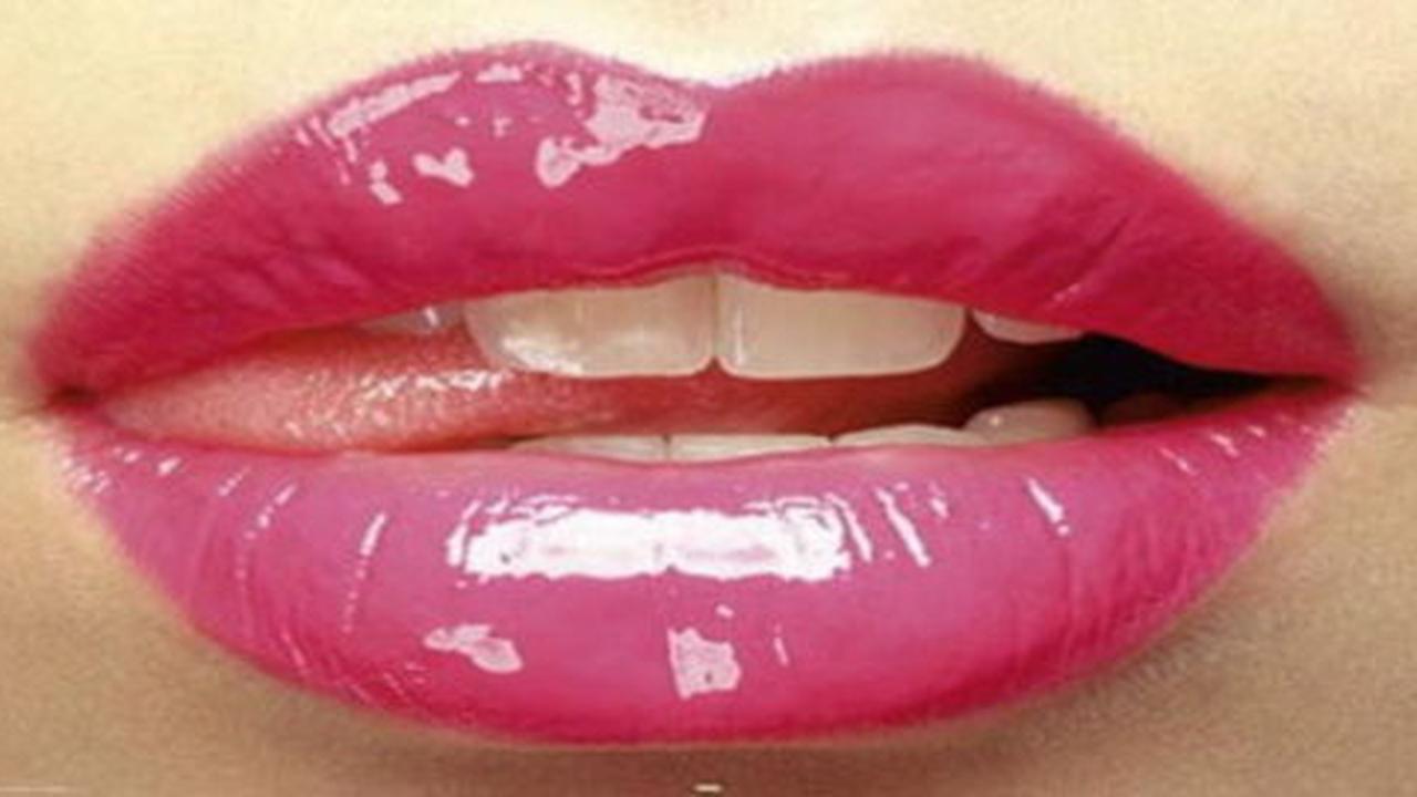 7 Tips Alami untuk Dapatkan Tampilan Bibir Seksi dan Menggoda
