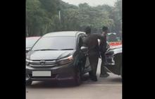 Rekaman Dua Pria Diduga Gesek Nomor Rangka Mobil Viral, Polisi Telusuri