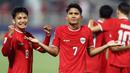 Gelandang timnas Indonesia U-23, Marselino Ferdinan (kedua kiri) bersama Witan Sulaeman melakukan selebrasi dengan setelah mencetak gol dalam pertandingan penyisihan Grup A Piala Asia U-23 melawan Yordania di Stadion Abdullah Bin Khalifa, Doha, 21 April 2024. (KARIM JAAFAR/AFP)