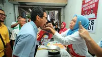 Aksi Romantis Sandiaga Saat Kunjungi Jatinegara Kaum