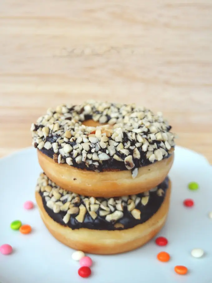 Donat Cokelat Kacang
