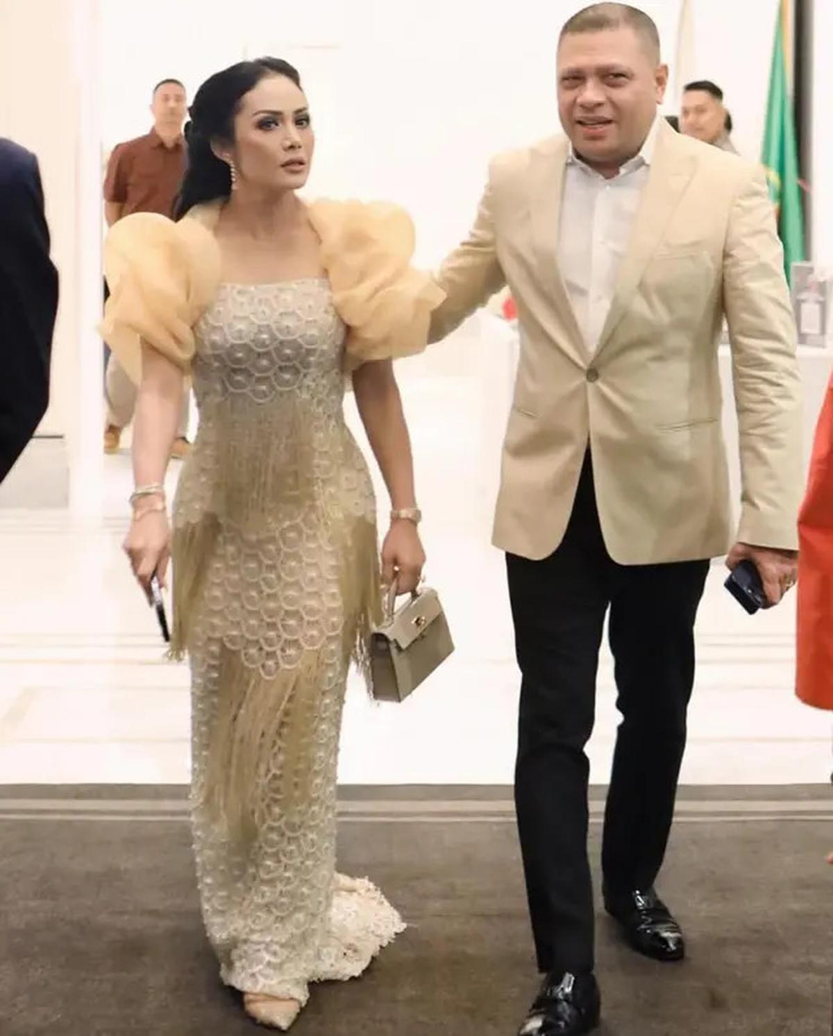 Model Rambut Kris Dayanti saat Menemani Sang Suami pada Acara Formal