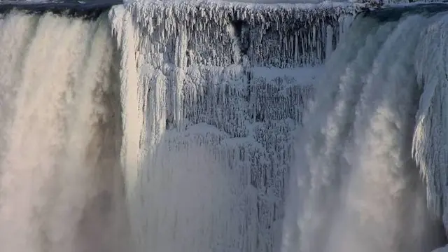 Bak Negeri Dongeng, Musim Dingin Mengubah Air Terjun Niagara