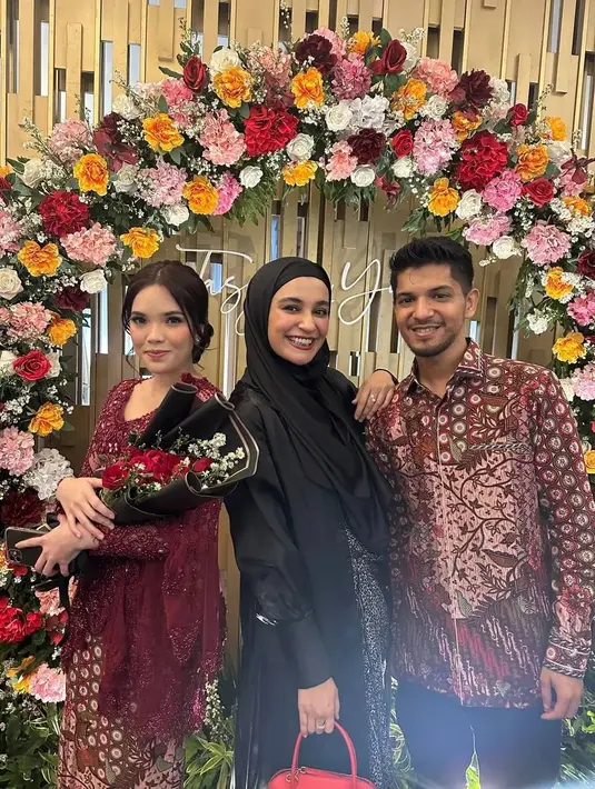 Yusuf bersyukur menjalani lamaran dengan lancar tanpa halangan. Tidak lama lagi, Yusuf akan menikah. [Instagram/shireensungkar]
