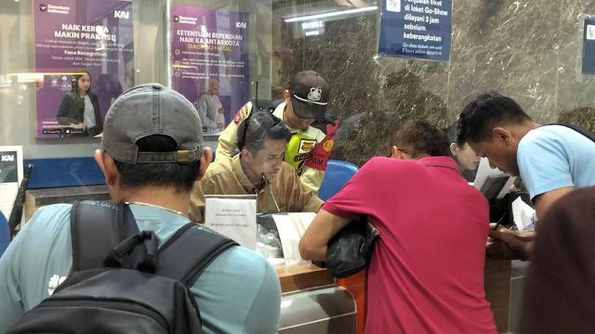 Cerita Penumpang Kereta Jarak Jauh Usai Insiden Kecelakaan di Bekasi Timur, Setia Menunggu hingga Pilih Batal Berangkat