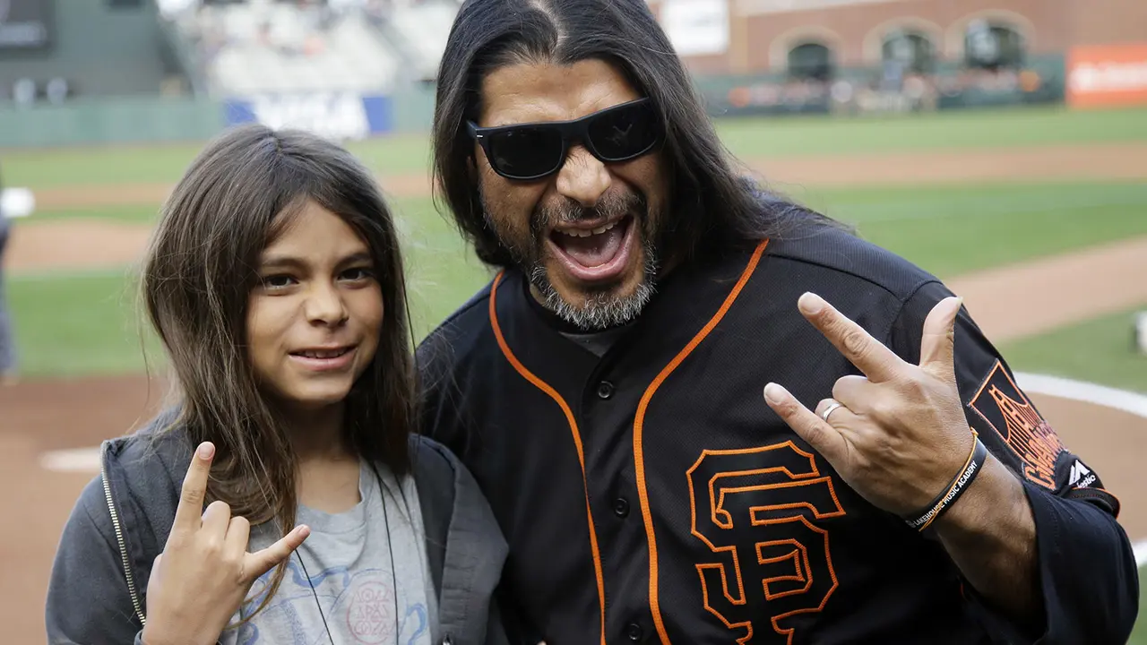 Robert dan Tye Trujillo