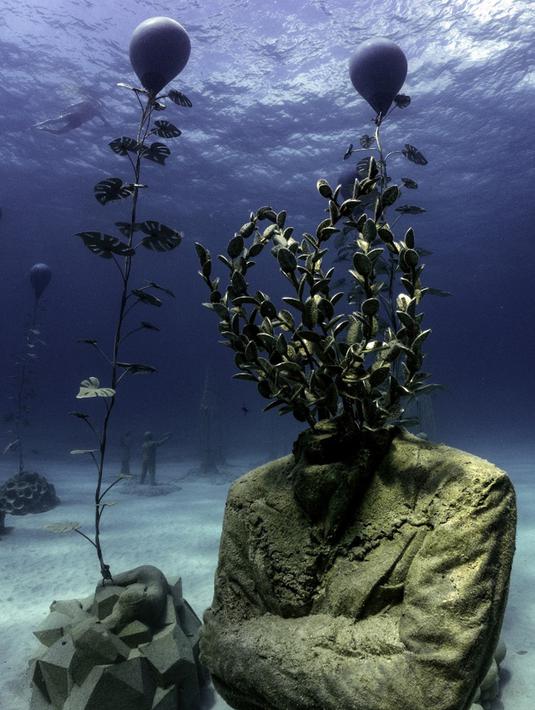 Pemandangan taman patung bawah laut MUSAM di Ayia Napa, Siprus, 18 September 2021. MUSAM disebut sebagai hutan bawah laut pertama di dunia. (EMILY IRVING-SWIFT/AFP)