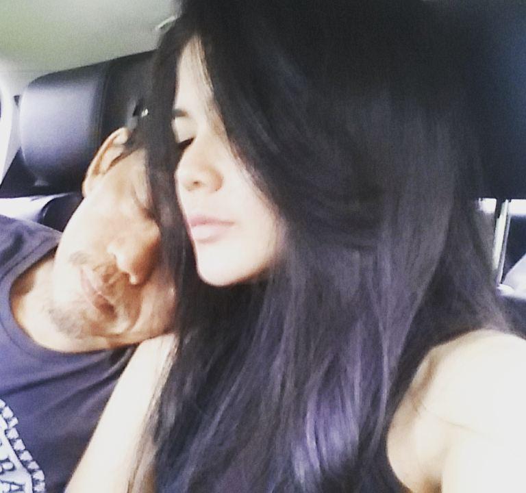 Beda Usia 25 Tahun Ini 8 Potret Mesra Epy Kusnandar Karina Ranau News Entertainment Fimela Com