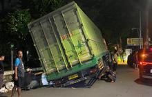 Evakuasi Truk Puri Kembangan Bermuatan 37 Ton Terkendala, Macet Parah Tak Terhindarkan