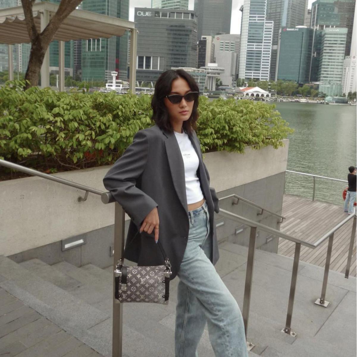 Tampil elegan dengan blazer ala Ayu Ghani