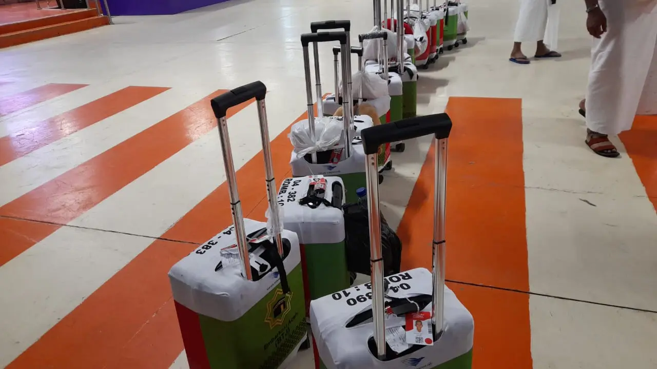 Koper Jemaah Dibongkar Paksa Petugas Bandara Jeddah Gara-gara Bungkusan Mencurigakan, Isinya Ternyata Makanan