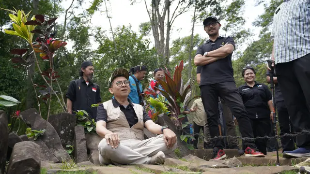 Menteri Kebudayaan Republik Indonesia, Fadli Zon, bersama Wakil Menteri Kebudayaan, Giring Ganesha Djumaryo, mengunjungi Situs Gunung Padang di Kecamatan Cempaka, Kabupaten Cianjur, Jawa Barat.