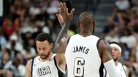 Stephen Curry dan LeBron James bakal tampil bersama Timnas Basket Amerika Serikat di ajang Olimpiade 2024. (Ethan Miller / GETTY IMAGES NORTH AMERICA / Getty Images via AFP)