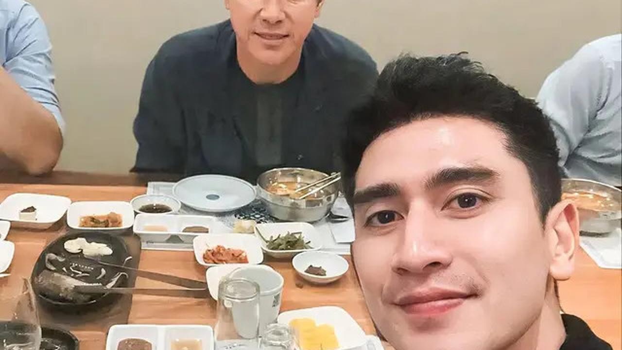 7 Potret Shin Tae-yong Dinner Bareng Verrell Bramasta, Ngobrol Hal Penting