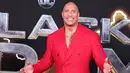 Aktor AS Dwayne Johnson tiba untuk pemutaran perdana film 'Black Adam' di Time Square, New York City, Amerika Serikat, 12 Oktober 2022. Tato tribal terlihat pada dadanya Dwayne Johnson. (Jamie McCarthy/Getty Images/AFP)