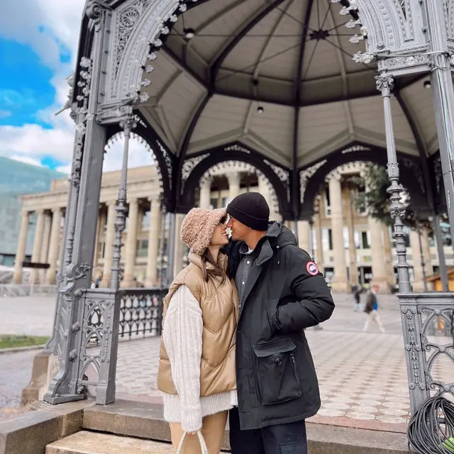 Potret Jennifer Bachdim dan Irfan Bachdim di Jerman