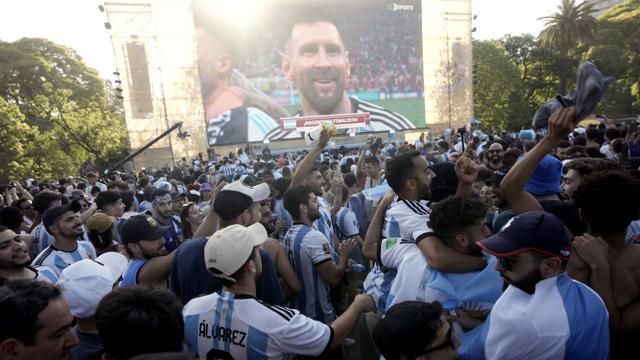 Foto: Melihat Lautan Manusia di Kota Buenos Aires Usai Argentina Lolos Final Piala Dunia 2022