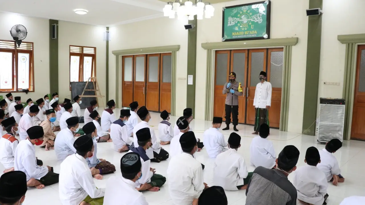 179 santri di Pondok Pesantren Nurul Hidayah, Kebumen dinyatakan sembuh Covid-19. (Foto: Liputan6.com/Humas Polres Kebumen)