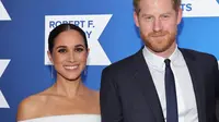 Meghan&nbsp;Markle dan Pangeran Harry menghadiri gala Robert F. Kennedy Human Rights Ripple of Hope 2022 di New York, AS, 6 Desember 2022. (Mike Coppola/GETTY IMAGES NORTH AMERICA/Getty Images via AFP)