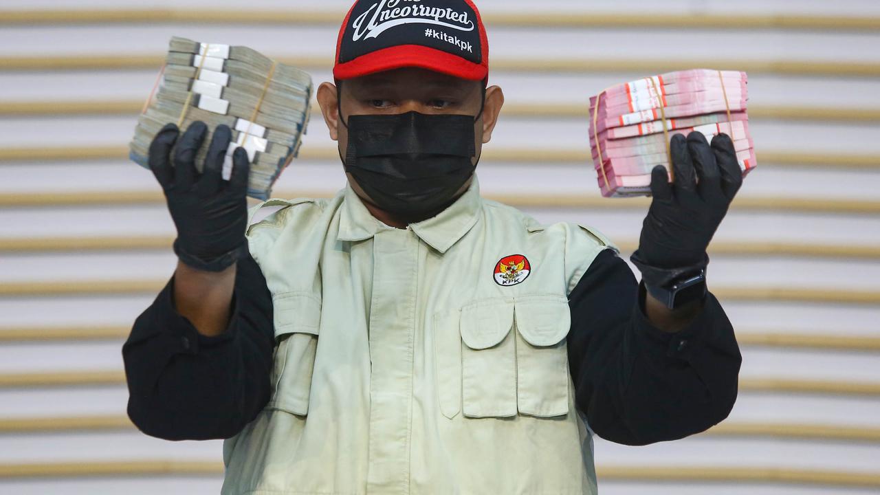 KPK Resmi Menahan Bupati Lombok Barat