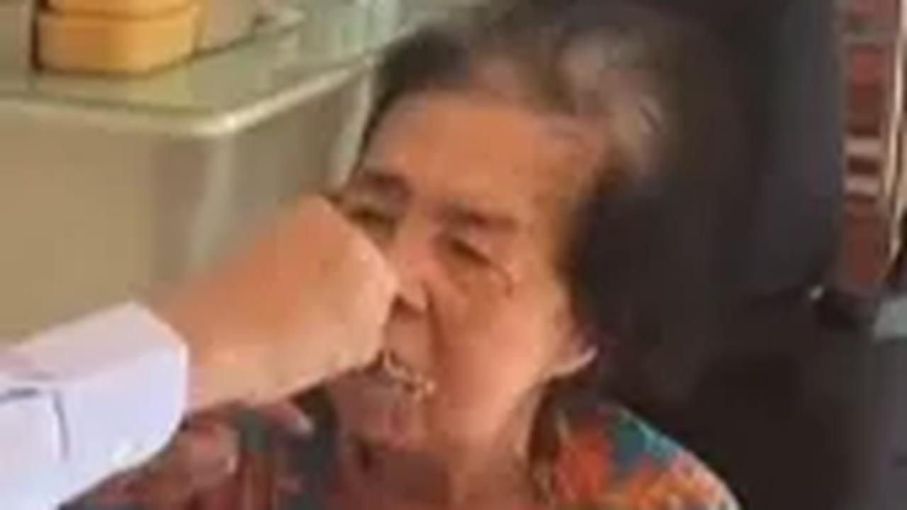 "Tapi sebelum ke IKN, Wo harus kasih mama makan dulu," ujarnya.<br>