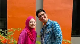 Pada masa iddah, perempuan tidak diperkenankan terlebih dahulu untuk bersolek terlalu mencolok, membatasi kegiatan di luar rumah, dan tak boleh menerima lamaran atau belum boleh menikah lagi. (instagram.com/fransfaisal_)