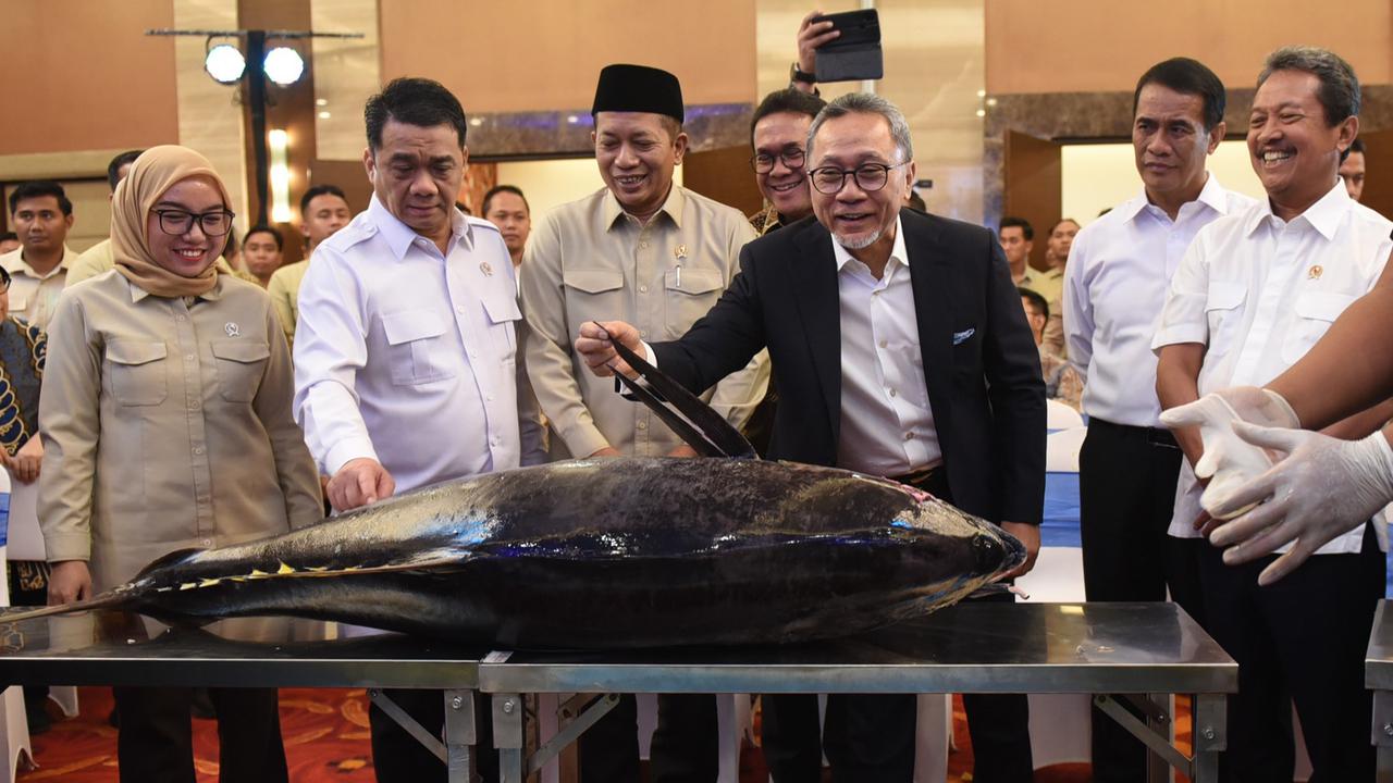 FOTO: Setahun Pemerintahan Prabowo, Zulhas Umumkan Impor Beras Nol Persen