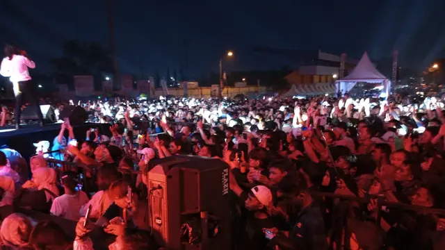 Konser Prabu Bersama Indonesia Maju yang menampilkan Dewa 19 di Gor Satria Purwokerto, Sabtu (6/1/2024). (Foto: Coki untuk Liputan6.com)