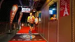 Peserta dari Polandia, Piotr Lobodzinski melewati garis finis lomba lari Vertical Running menaiki Menara Eiffel di Paris, Kamis (16/3). Vertical running merupakan olahraga lari ke atas gedung atau menara melalui anak tangga. (AP Photo/Francois Mori)